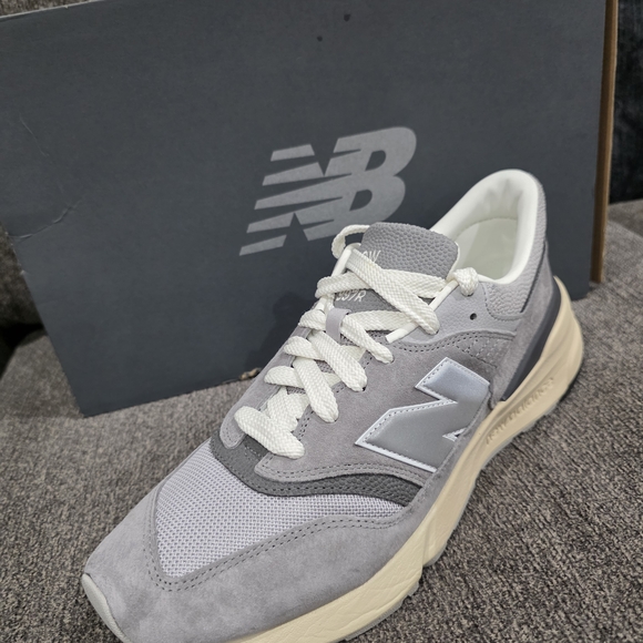 New Balance Men's Gray Sneakers - Picture 3 of 7